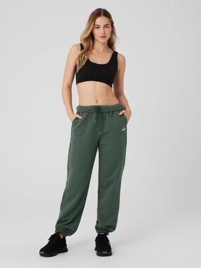 Alo Yoga Dark Cactus Accolade Sweatpant